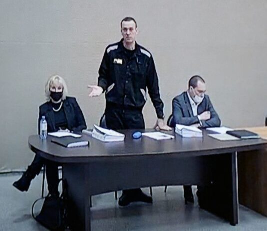 la-justicia-rusa-condena-a-alexei-navalni-a-otros-9-anos-de-carcel