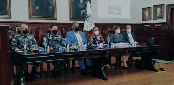 interior-y-policia-presenta-avances-de-programa-mi-pais-seguro-en-santiago