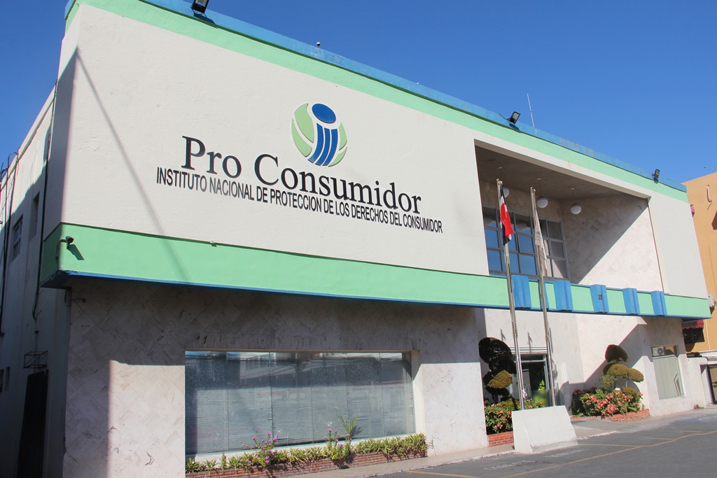pro-consumidor-sanciona-negocios-por-cobro-comision-por-uso-de-tarjeta-de-credito