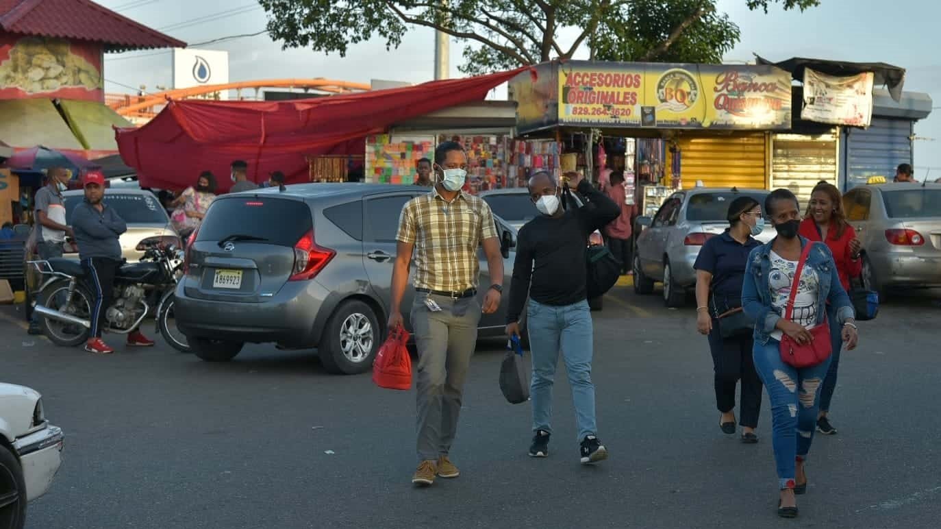 ciudadanos-afirman-continuaran-uso-de-mascarillas-pese-a-retiro-de-medidas