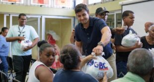 Raymond Rodríguez entrega 6 mil kits alimenticios a familias del Distrito Nacional para cenas de fin de año