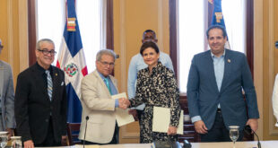 Vicepresidenta Raquel Peña firma acuerdo histórico entre el Gobierno y el Colegio Médico Dominicano