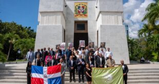 Partido Verde deposita ofrenda floral en el Altar de la Patria con motivo del 181 aniversario de la Independencia Nacional