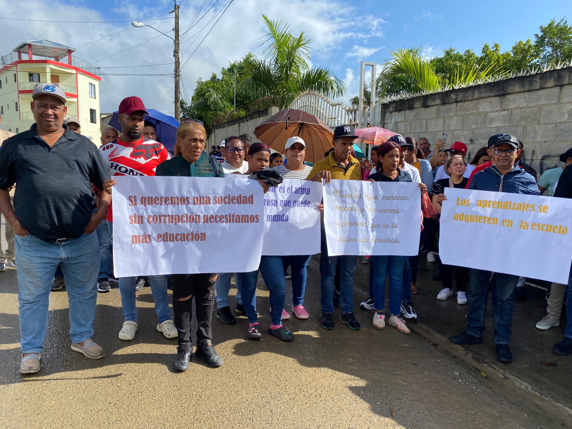 Participación Comunitaria y las APMAE respaldan declaraciones del ...