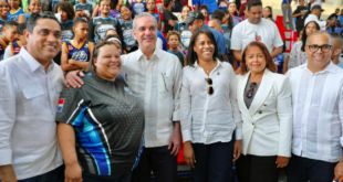 Presidente Abinader inaugura remozamiento del polideportivo Dajabón, cancha de voleibol y nueva casa club