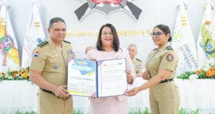 UNADE distingue a Maira Morla Pineda y a Rafael Santos Badía por su apoyo a la capacitación del personal de las Fuerzas Armadas