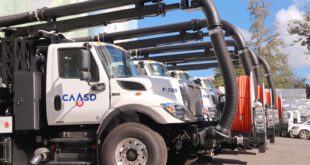 Gobierno Central entrega cuatro camiones succionadores de los más modernos de América para servicio de la CAASD