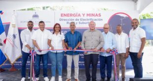 Ministerio de Energía y Minas entrega cuatro proyectos de electrificación rural en Samaná