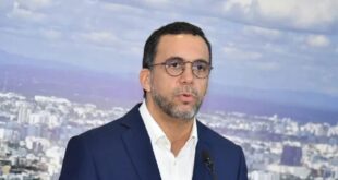 Andrés Navarro denuncia presunta campaña sucia contra Gonzalo Castillo y advierte sobre firma extranjera