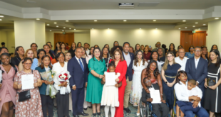 Supérate gradúa primer grupo de madres y padres en cuidados y apoyo a personas con discapacidad