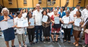 Presidente Abinader entrega en Haina 1,279 títulos de propiedad y beneficia 6,385 personas