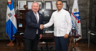 Mérido Torres recibe visita del embajador de Italia y aborda avances para fortalecer la aviación general