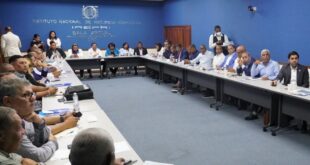 Director del INDRHI presenta ante autoridades del Suroeste diseños oficiales de Obras Complementarias y Canales de Riego, Presa de Monte Grande.
