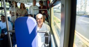 Presidente Abinader y ministro Collado inauguran la Ruta de Electromovilidad en Ciudad Colonial.